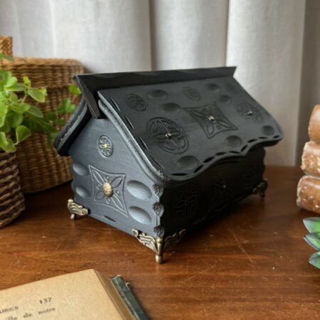 Petite boîte-maison "le toit des secrets"