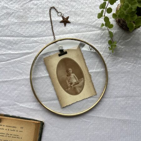 Cadre atypique avec verre bombé