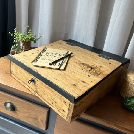 Écritoire ancien en bois massif