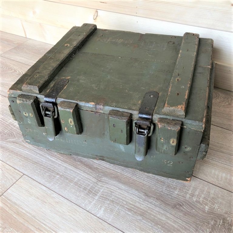 Caisse militaire # Nom de code LJ.20.54 - Ma valise en carton