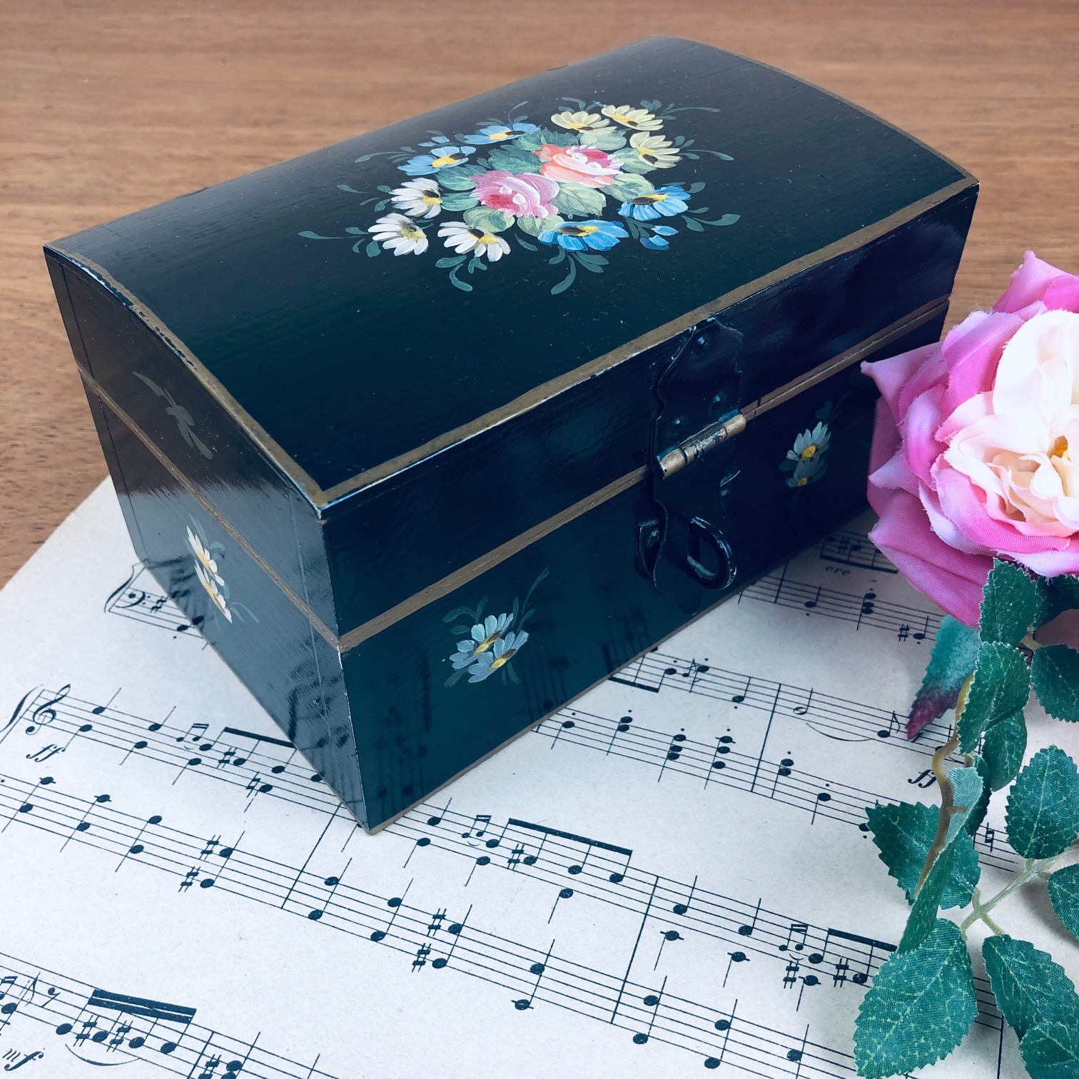 Boîte à bijoux noire & fleurs peintes à la main - Ma valise en carton