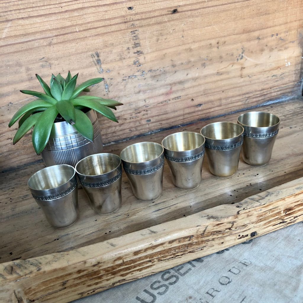 6 petites timbales en métal argenté Ma valise en carton