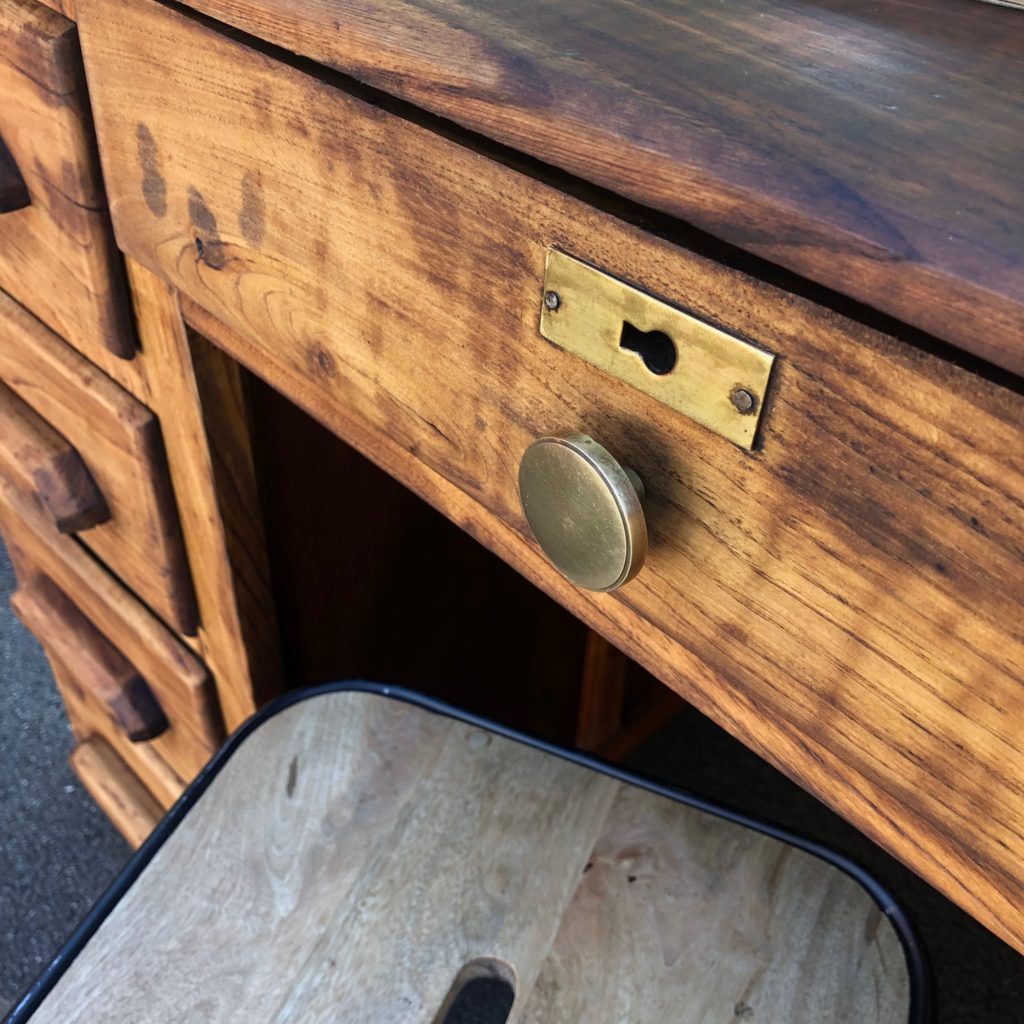 Bureau Chesterfield ancien avec chaise de bureau | €200