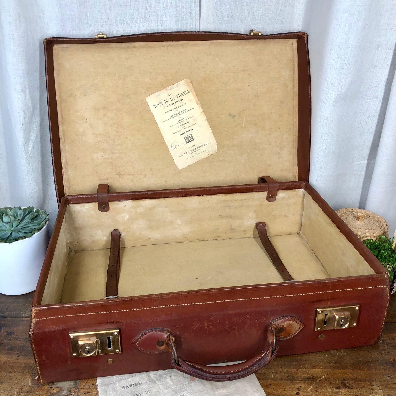 Ancienne petite valise vintage  Ancienne petite valise en carton