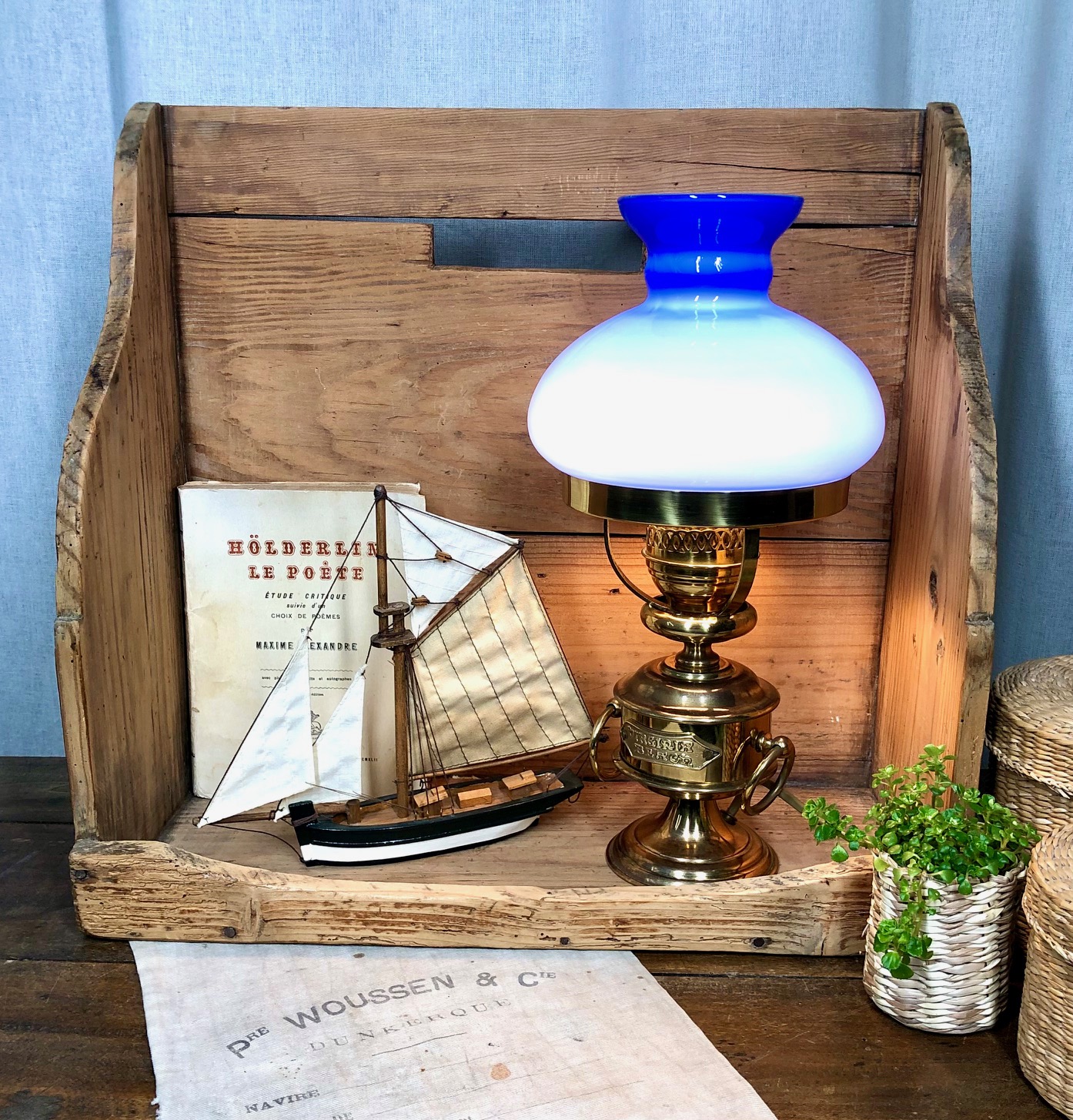 Lampe vintage Virginia Beach opaline & laiton - Ma valise en carton