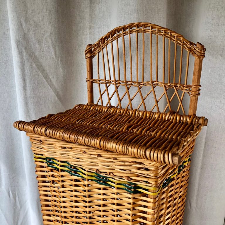 Huche à pain vintage en osier et scoubidou 02 Ma valise en carton