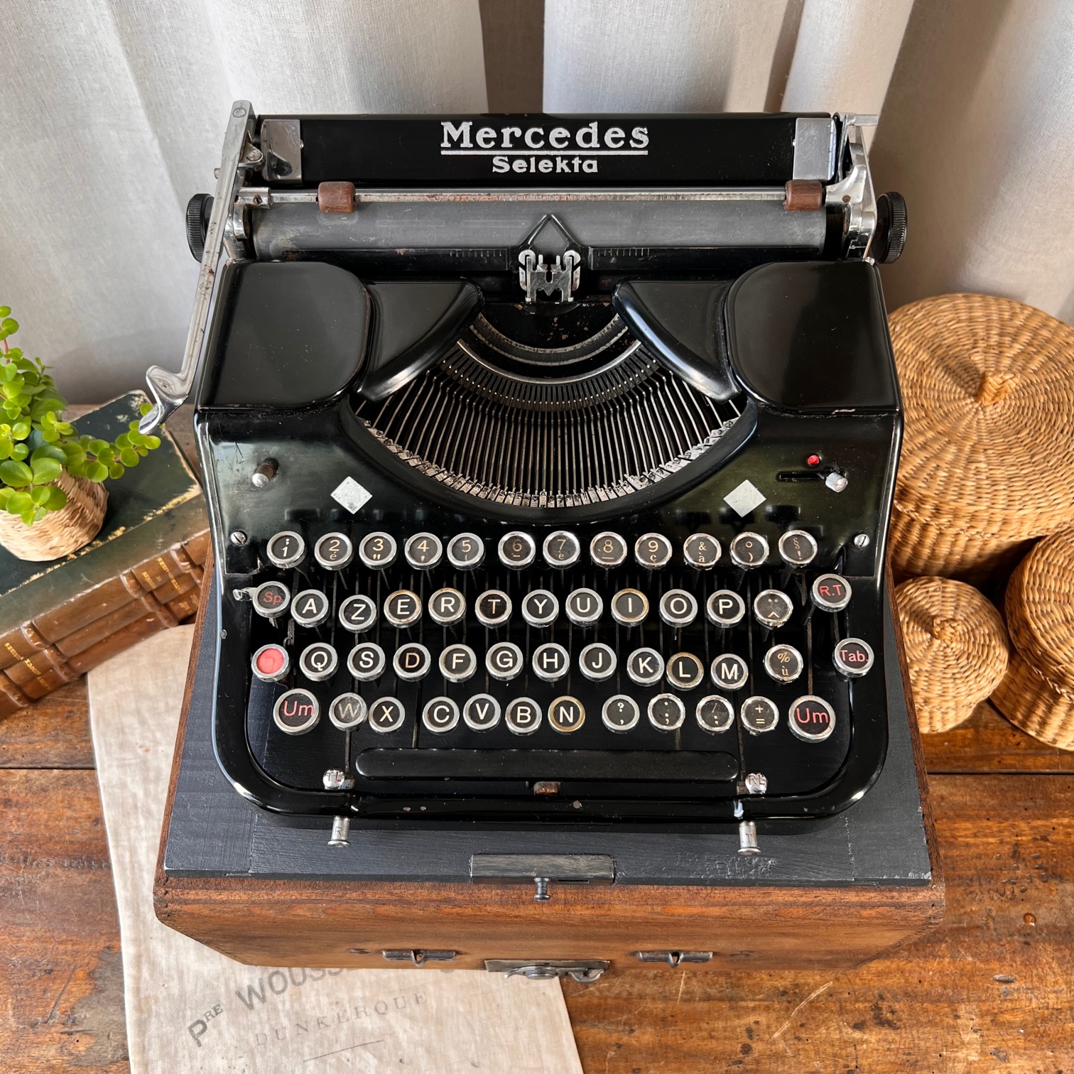 Machine à écrire Mercedes Selekta - Ma valise en carton