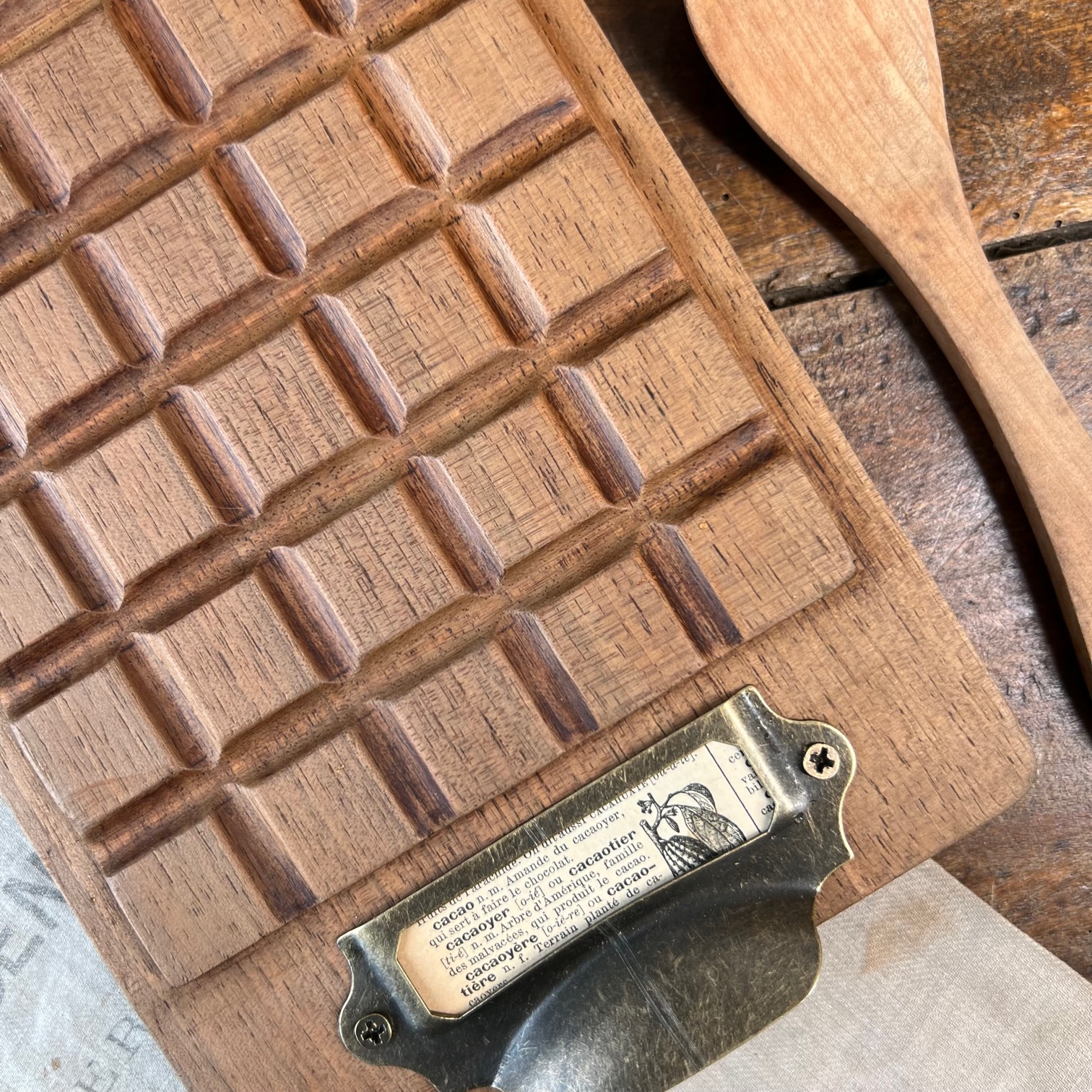 Tablette de chocolat en bois de dînette et marchande