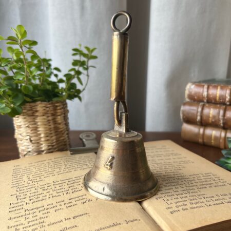 Cloche à main en laiton