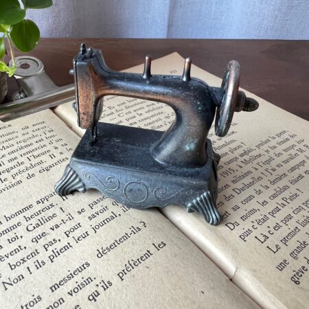 Taille crayon vintage "machine à coudre"