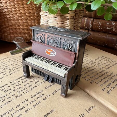 Taille crayon vintage "piano"