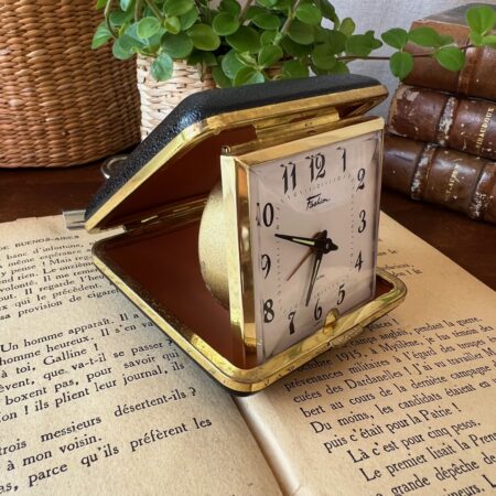 Petit réveil de voyage vintage