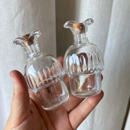 Duo de petites fioles en verre