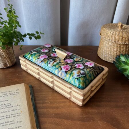 Écrin en émaux et bois redoré