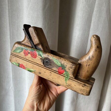 Rabot ancien en bois, peinture à la main