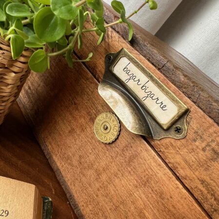 Boite en bois restaurée "Bazar bizarre"