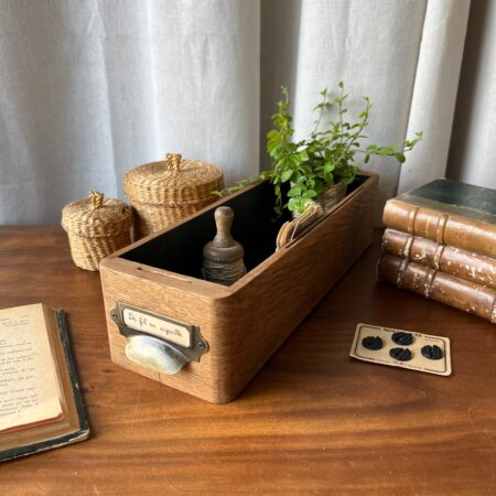 Ancien tiroir de machine à coudre