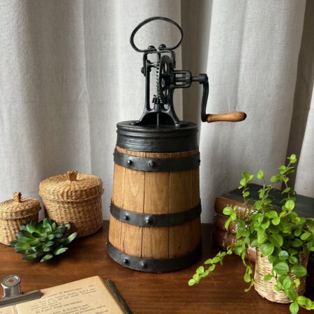 Ancienne baratte à beurre en bois