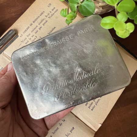 Boîte médicale en métal - Laboratoires Fraisse, Paris