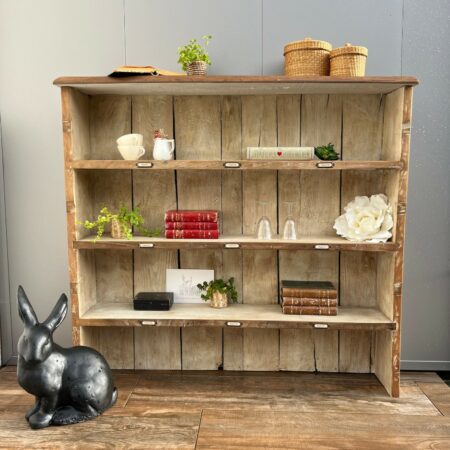 Haut de vaisselier transformé en étagère, en chêne