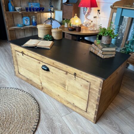 Grand caisson de rangement restauré