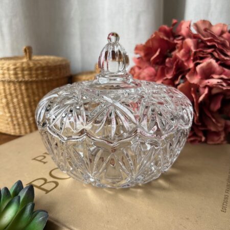 Grande bonbonnière en cristal ciselé