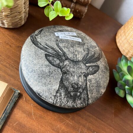 Boite ronde en bois "Le cerf-cle des poètes disparus" n°2