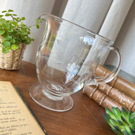 Grand pichet en verre ciselé
