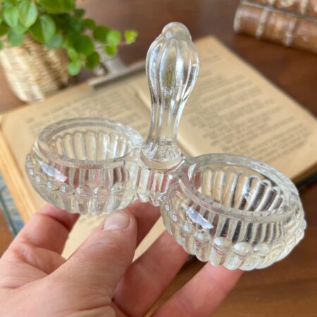 Saleron en verre moulé