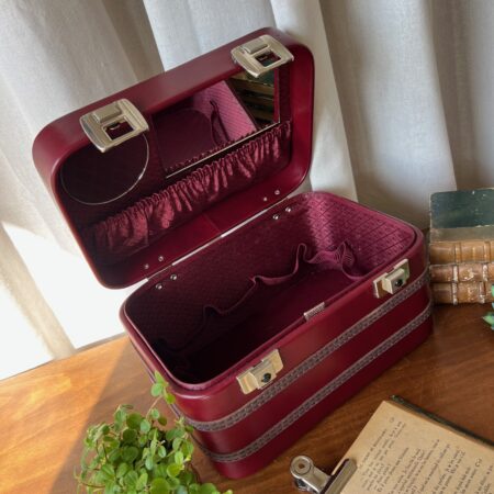 Vanity vintage bordeaux