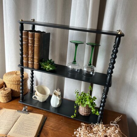 Petite étagère style Napoléon en bois noir et laiton