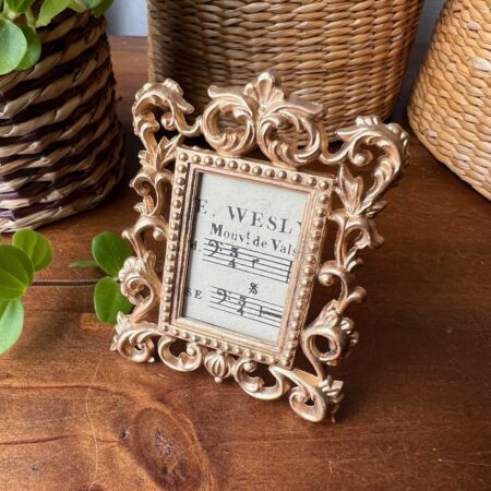 Mini cadre en métal redoré