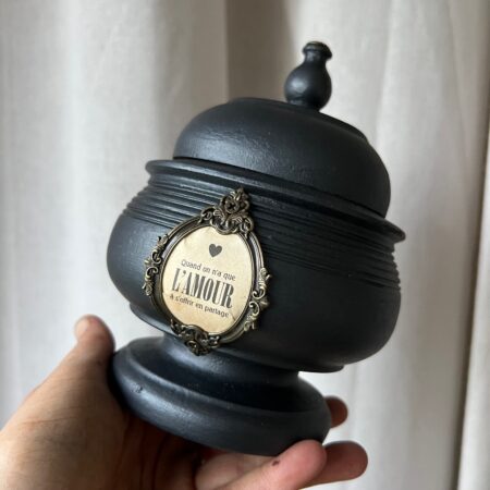 Jolie boîte ronde "amour"