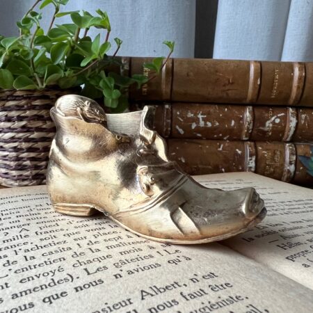 Petit soulier en bronze, fabrication anglaise