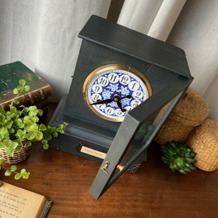 Petite horloge de table en bois (avec cachette secrète)