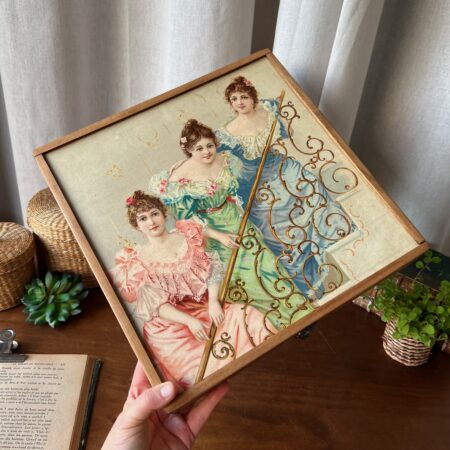 Ancienne boîte de jeux revisitée "les 3 demoiselles"