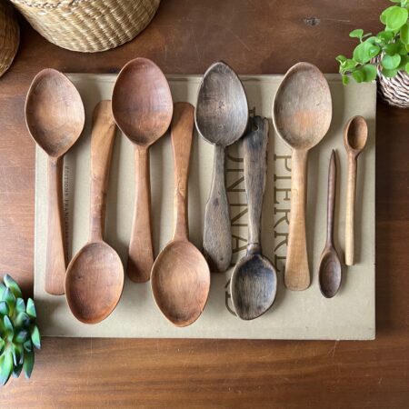 Lot de cuillères anciennes en bois