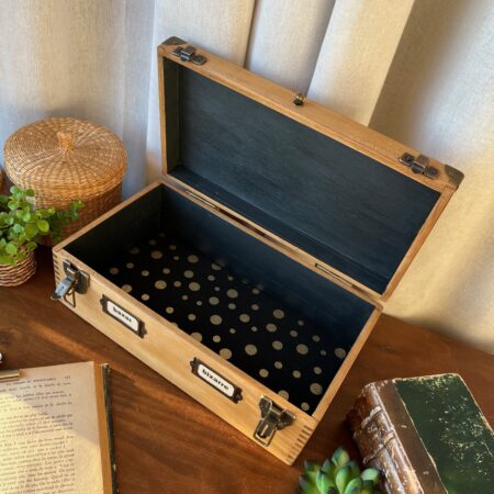 Coffret en bois restauré "Bazar bizarre"