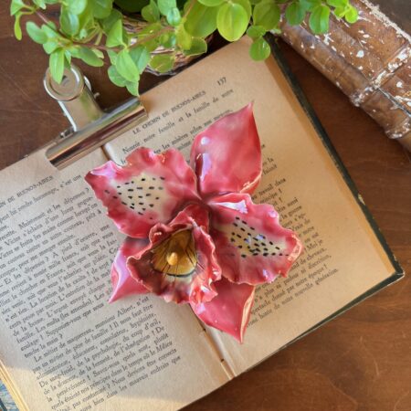 Grande orchidée rose en céramique