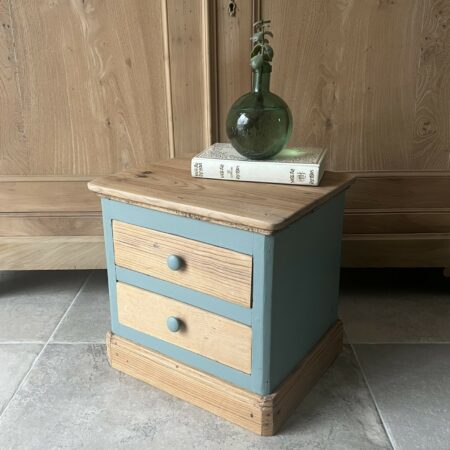 Petit meuble d’appoint restauré