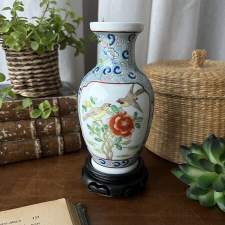 Petit vase asiatique en porcelaine