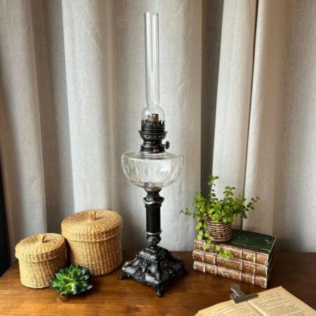 Lampe à pétrole fonctionnelle, patinée