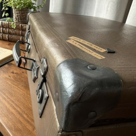 Valise en carton restaurée "La bonne étoile"