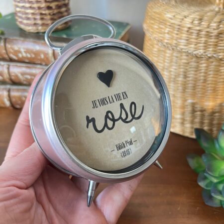 (création) Réveil upcyclé "La vie en rose"