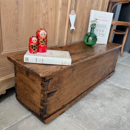 Coffre ancien restauré "L'(im)parfait"