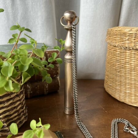 Quille symbolique en laiton massif