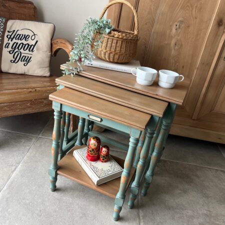 Tables gigognes restaurées