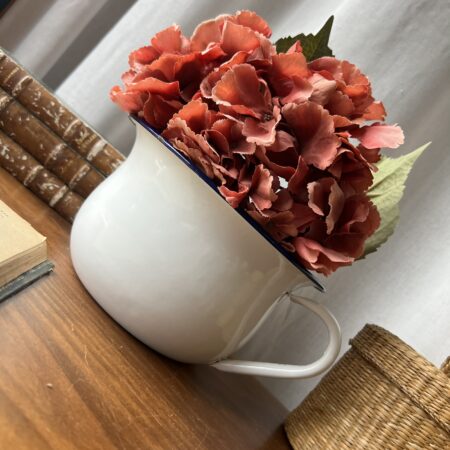 Pot de chambre en tôle émaillée blanche liseré bleu