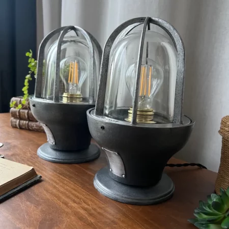 Duo de lampes industrielles italiennes en fonte