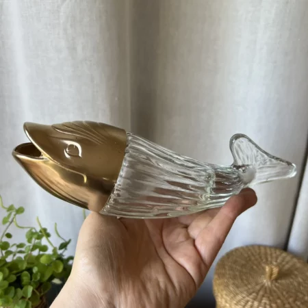 Distributeur à cacahuètes vintage en forme de baleine